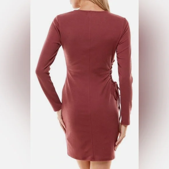Socialite Side Cutout Red Long Sleeve Dress Size Large NWT - Picture 4 of 11